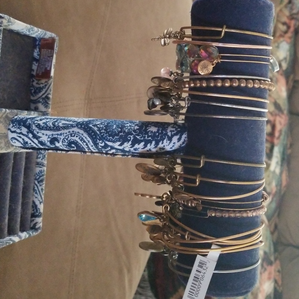 Bracelets - Picture 2 of 4